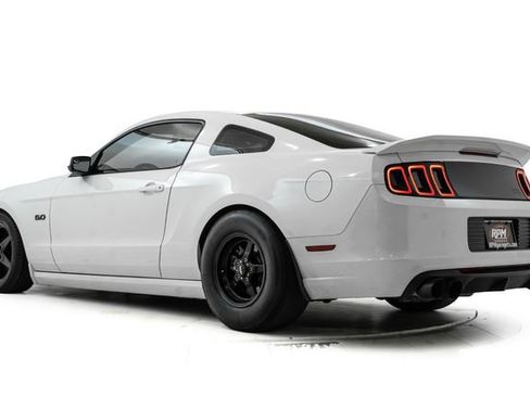 Used 2014 Ford Mustang GT RWD image 10