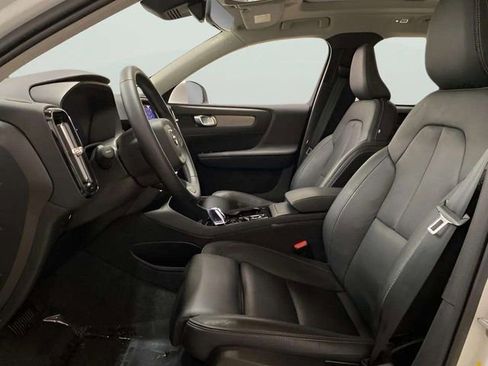 Used 2025 Volvo XC40 B5 Plus image 57