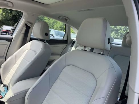 Used 2023 Volkswagen Jetta SE FWD image 11