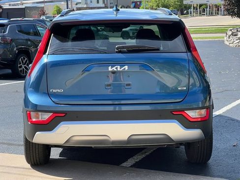 Used 2024 Kia Niro EX FWD image 40