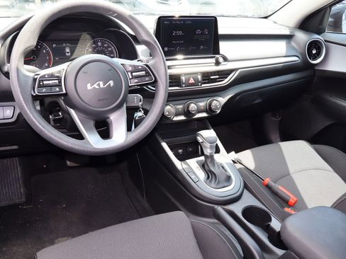 Used 2024 Kia Forte LXS w/ LXS Technology Package FWD image 4