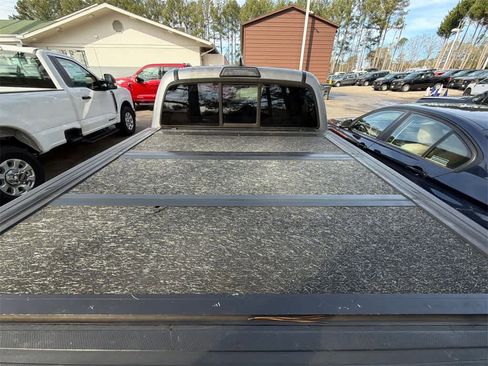 Used 2016 Toyota Tacoma SR5 image 11