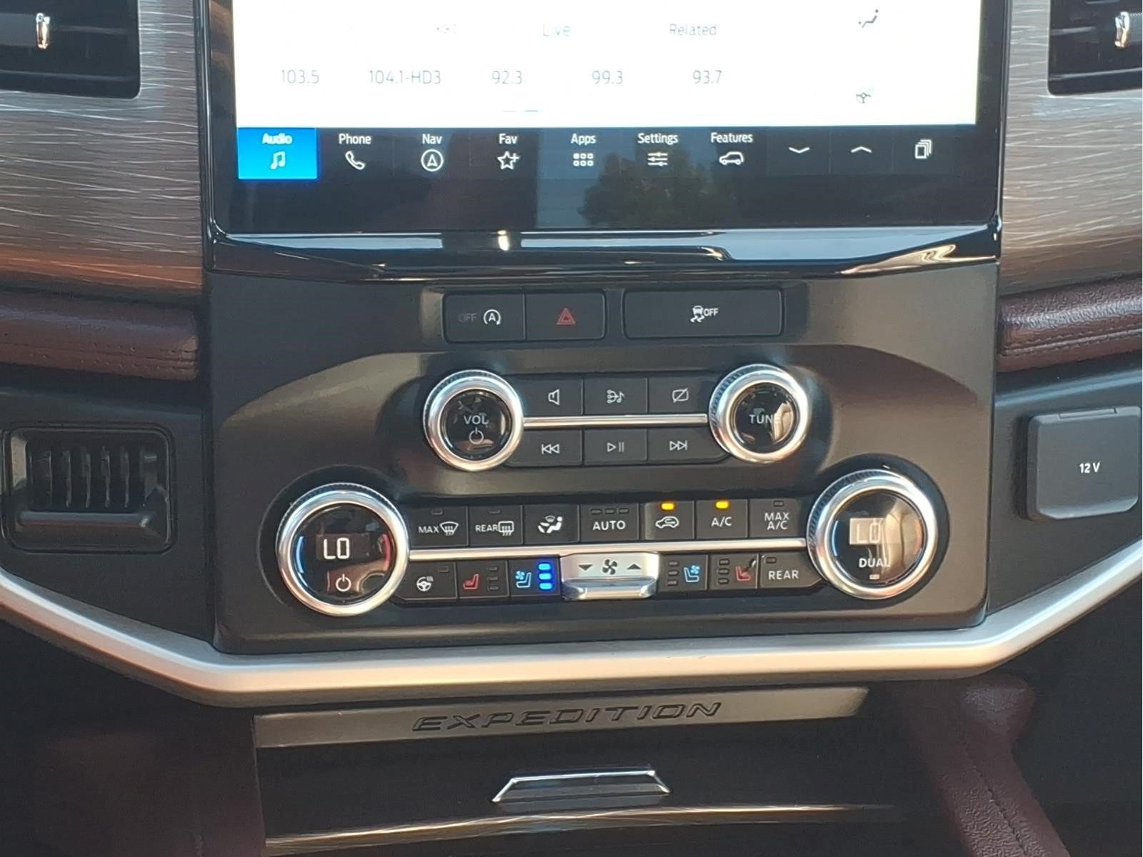 Used 2024 Ford Expedition Limited AWD/4WD image 17