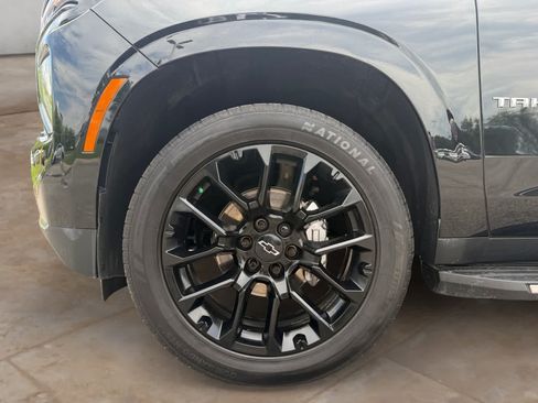 Used 2025 Chevrolet Tahoe High Country AWD/4WD image 9