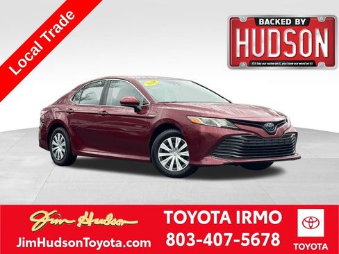 Used 2020 Toyota Camry LE image 1