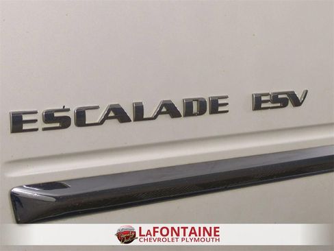 Used 2011 Cadillac Escalade ESV Luxury image 28