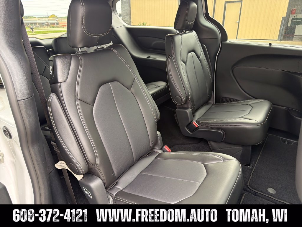 New 2027 Chrysler Pacifica Select AWD/4WD image 32
