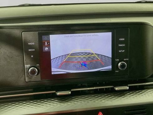 Used 2023 Kia Carnival LX FWD image 14