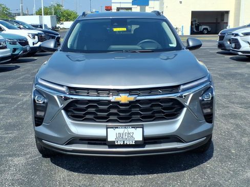 Used 2025 Chevrolet Trax LT w/ Driver Confidence Package FWD image 32