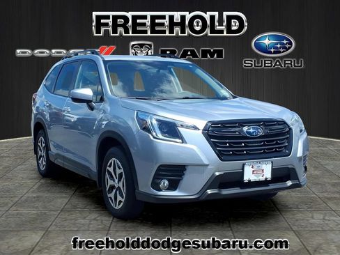 Certified 2023 Subaru Forester Premium AWD/4WD image 1