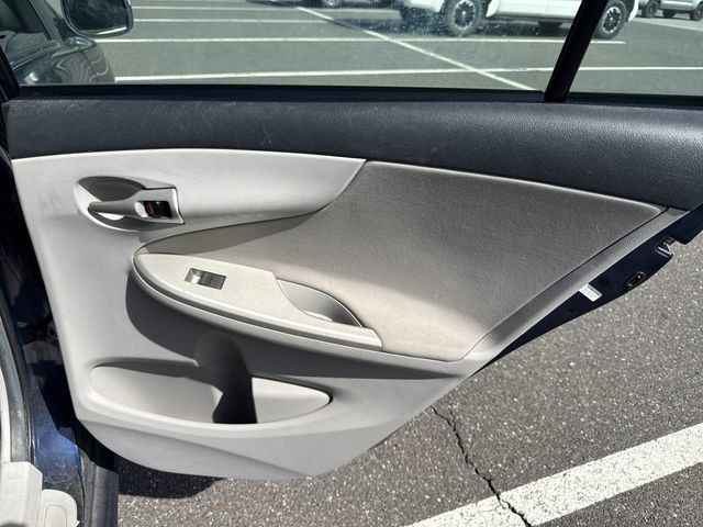 Used 2013 Toyota Corolla LE FWD image 12