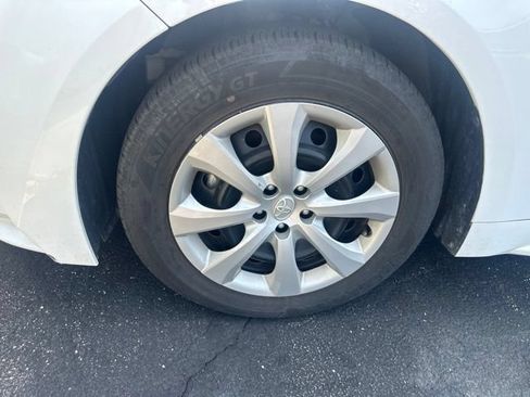 Used 2025 Toyota Corolla LE FWD image 17