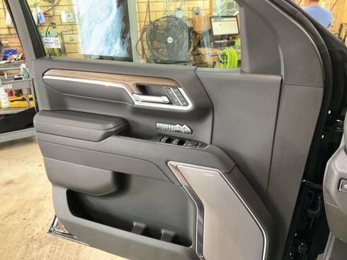 Used 2025 Chevrolet Silverado 1500 High Country w/ Midnight Edition AWD/4WD image 29
