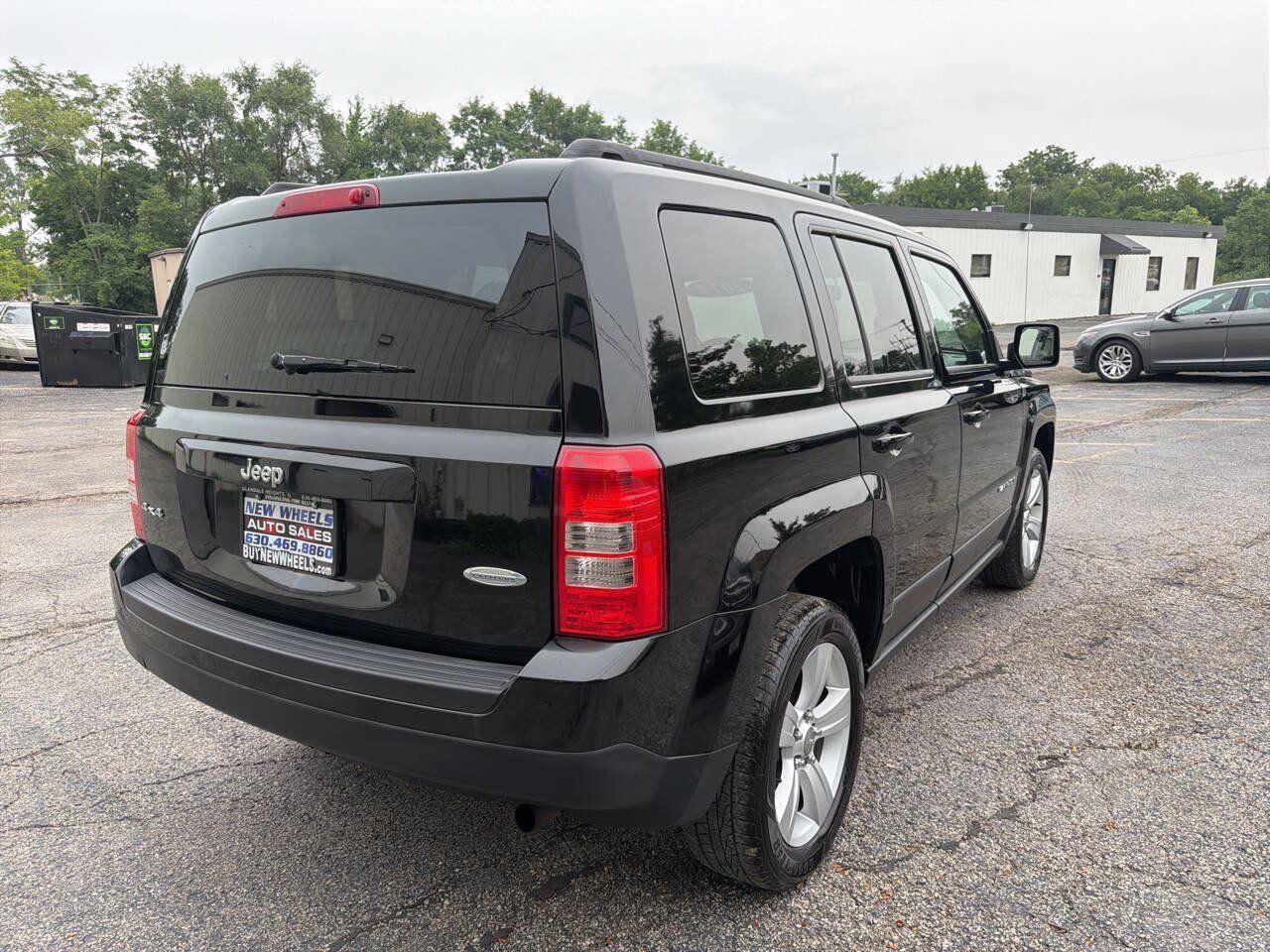 Used 2014 Jeep Patriot Latitude AWD/4WD image 6