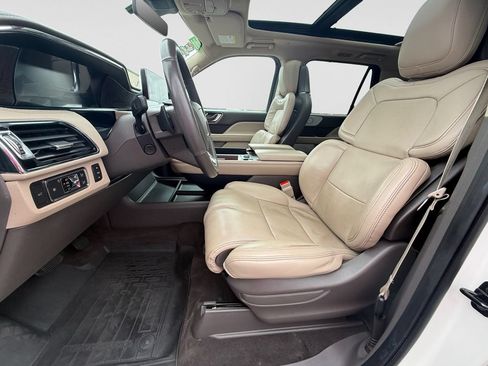 Used 2022 Lincoln Navigator Reserve AWD/4WD image 14