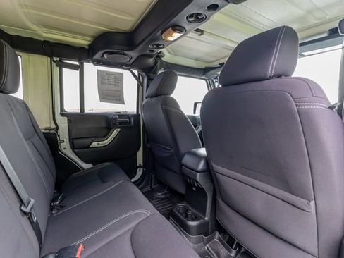 Used 2013 Jeep Wrangler Unlimited Sahara AWD/4WD image 18