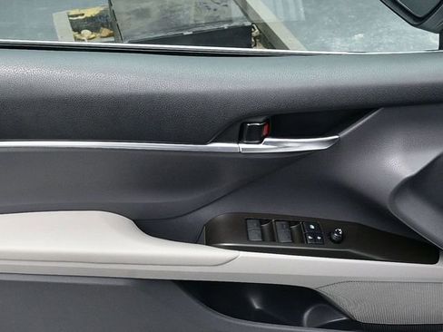 Used 2022 Toyota Camry SE image 14