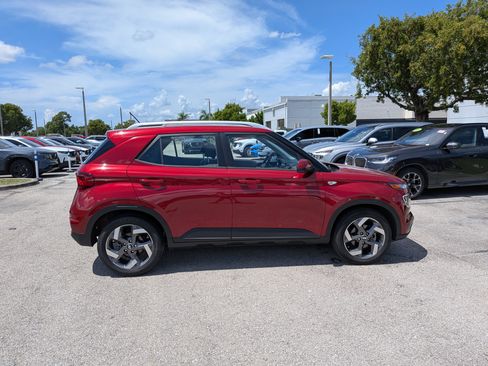 Used 2025 Hyundai Venue Limited FWD image 3