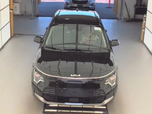 Used 2024 Kia Niro Wind FWD image 2