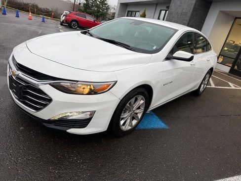 Used 2024 Chevrolet Malibu LT image 3