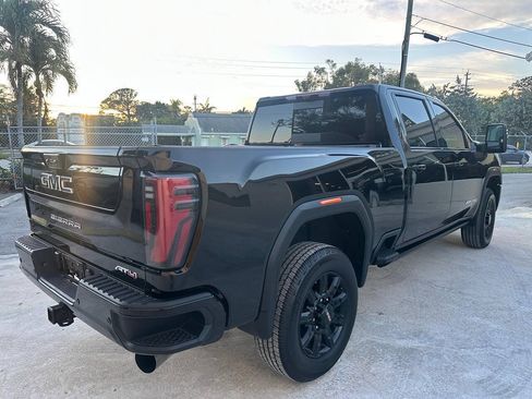 Used 2024 GMC Sierra 2500 AT4 w/ AT4 Premium Plus Package AWD/4WD image 5