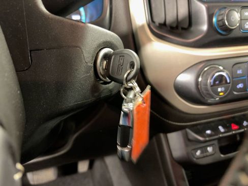 Used 2021 GMC Canyon Denali image 27