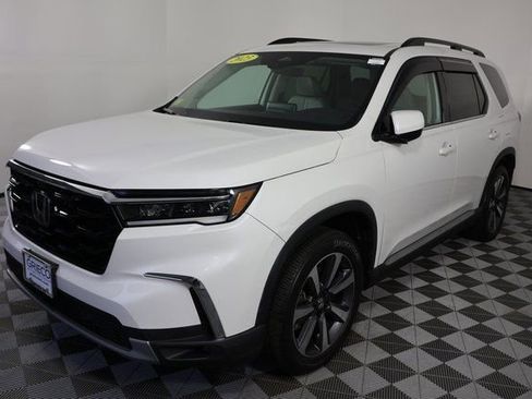 Used 2023 Honda Pilot Elite image 3