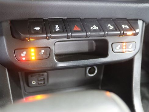Used 2019 Chevrolet Colorado Z71 AWD/4WD image 38