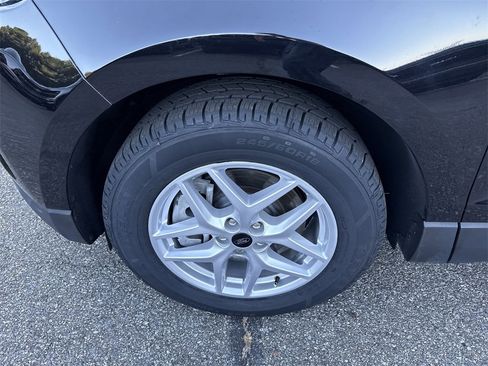 Used 2024 Ford Edge SEL image 11