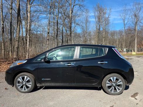 Used 2015 Nissan Leaf SV image 2