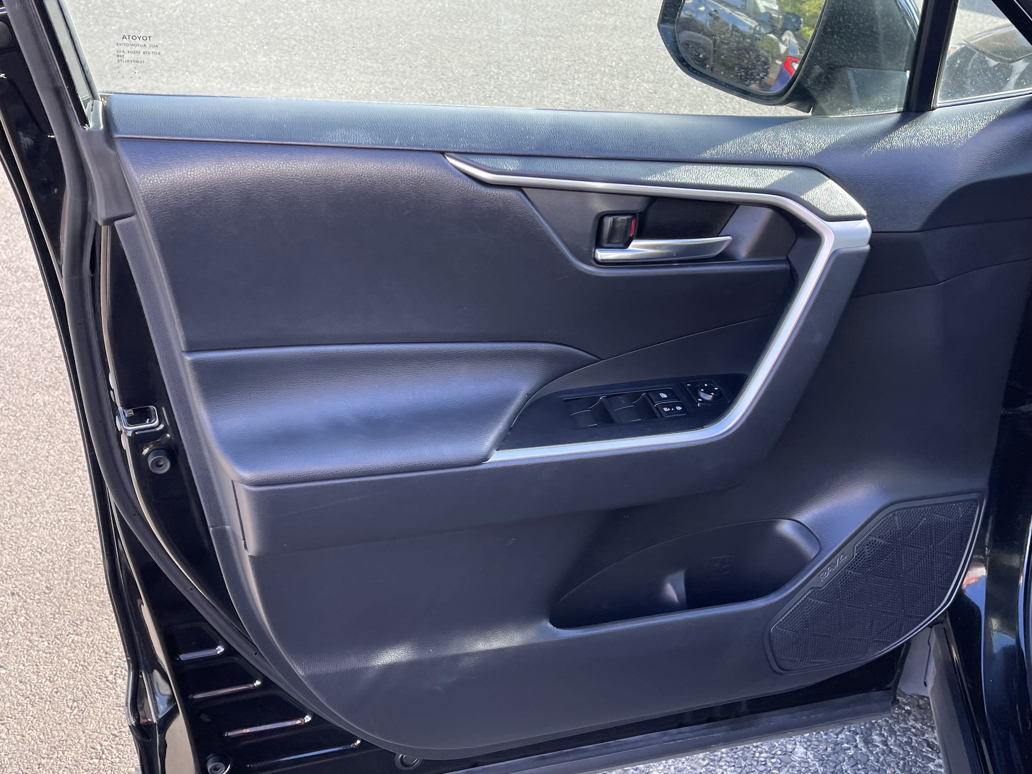 Certified 2021 Toyota RAV4 XLE w/ Convenience Package AWD/4WD image 18