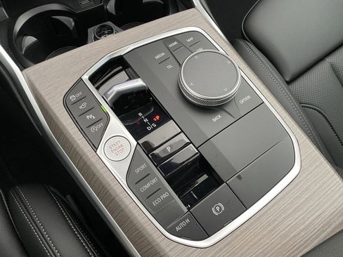 Used 2025 BMW 330i xDrive Sedan w/ Premium Package image 18