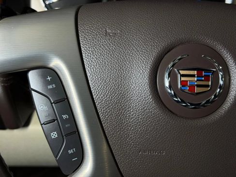 Used 2014 Cadillac Escalade Platinum AWD/4WD image 38