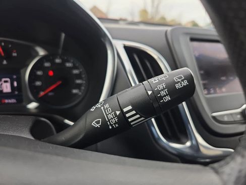 Used 2023 Chevrolet Equinox LT image 24