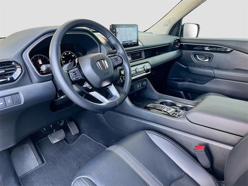 Used 2024 Honda Pilot Touring image 9