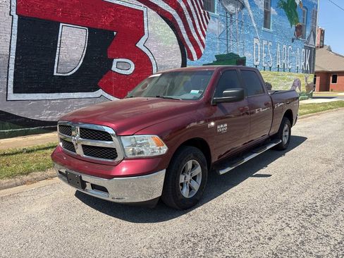Used 2019 RAM 1500 Classic SLT image 2