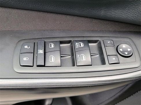 Used 2017 Jeep Cherokee Latitude w/ Comfort & Sound Group image 31