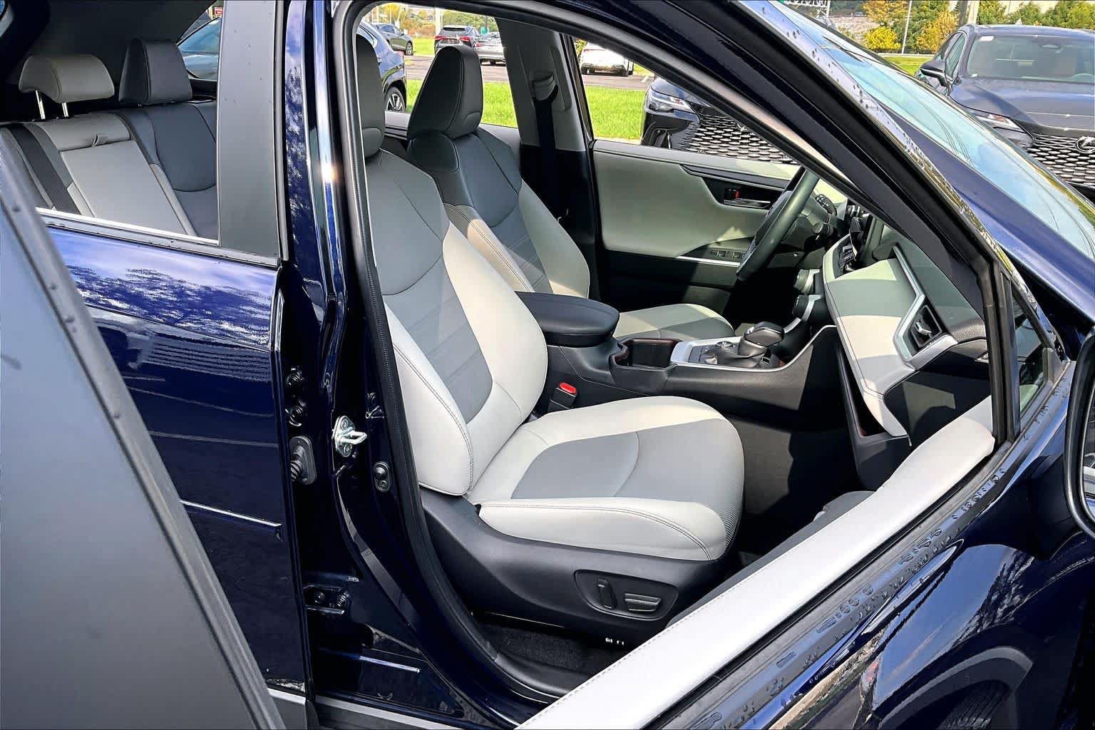Used 2023 Toyota RAV4 Limited AWD/4WD image 29
