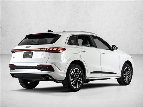 Certified 2025 Audi Q5 Premium w/ Convenience Package AWD/4WD image 5