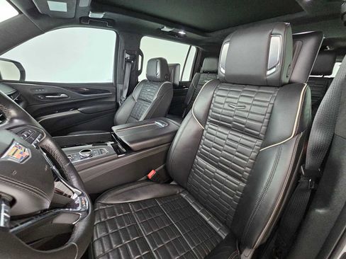 Used 2023 Cadillac Escalade ESV V image 25