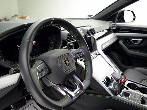 Used 2019 Lamborghini Urus AWD/4WD image 24
