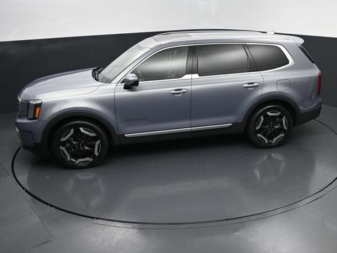 Used 2025 Kia Telluride S FWD image 29