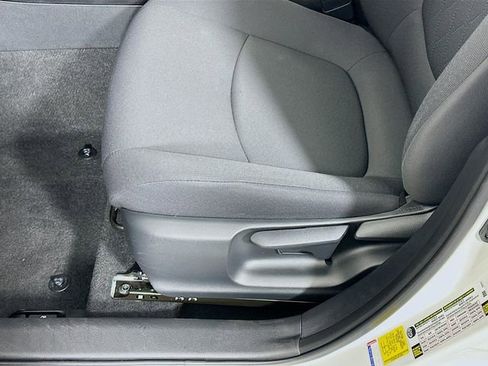 Certified 2021 Toyota Corolla LE image 15