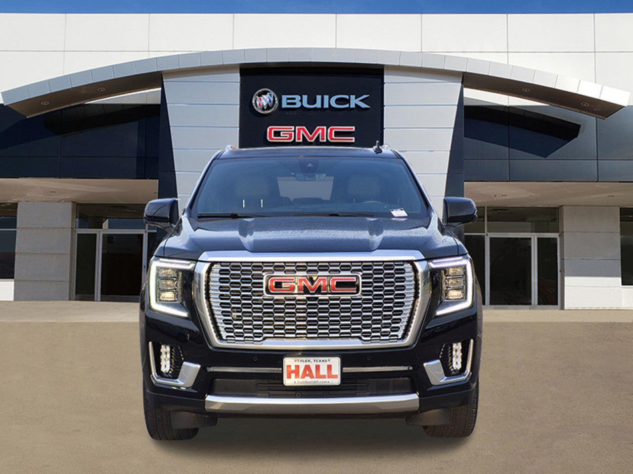 Certified 2022 GMC Yukon XL Denali w/ Denali Premium Package AWD/4WD image 2