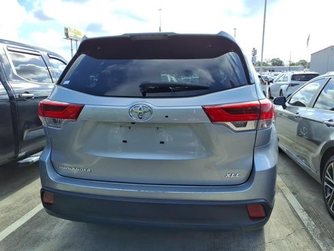 Certified 2017 Toyota Highlander XLE FWD image 8