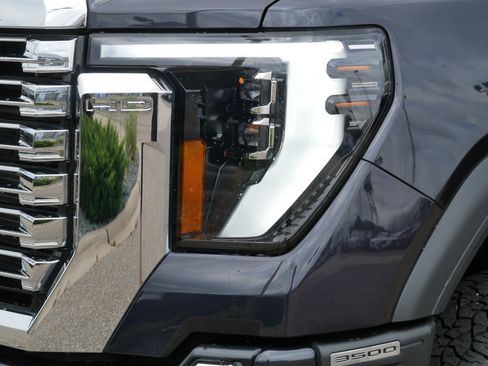 Used 2025 GMC Sierra 3500 Denali w/ Denali Reserve Package AWD/4WD image 16