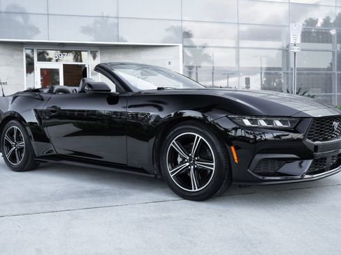 Used 2024 Ford Mustang Premium image 4