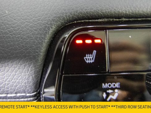 Used 2025 Honda Pilot Touring image 10