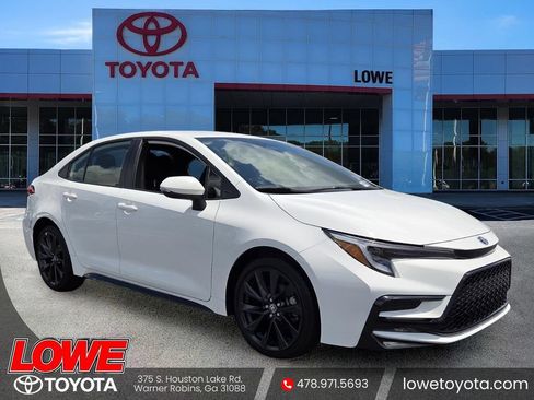 Used 2025 Toyota Corolla SE FWD image 1