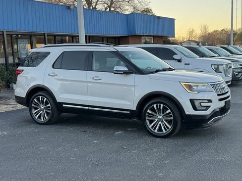Used 2017 Ford Explorer Platinum image 8